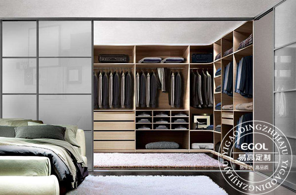 品牌定制衣柜有哪些優(yōu)勢?