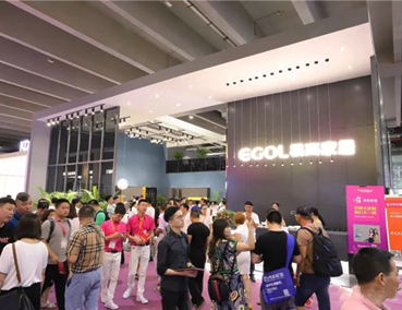 易高家居攜專利新品華麗亮相廣州建博會！