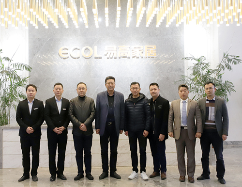  萬華生態(tài)板業(yè)股份有限公司總經(jīng)理、萬華禾香板業(yè)有限責任公司董事長于文杰一行蒞臨易高家居