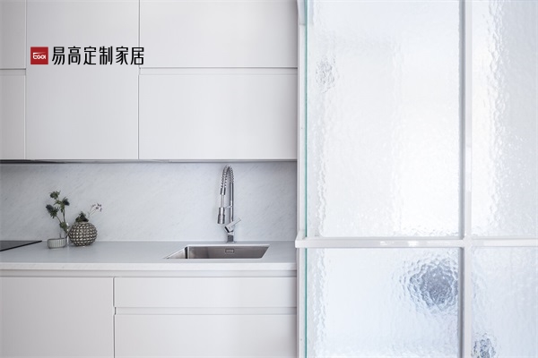 定制櫥柜和成品櫥柜哪個更有優勢?